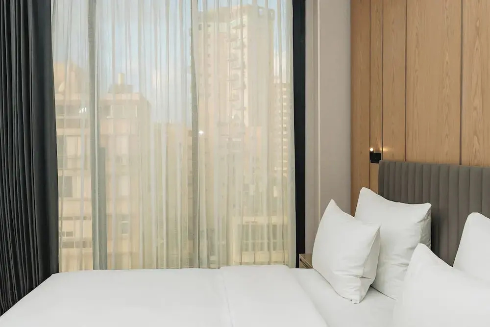 Almera Hotel