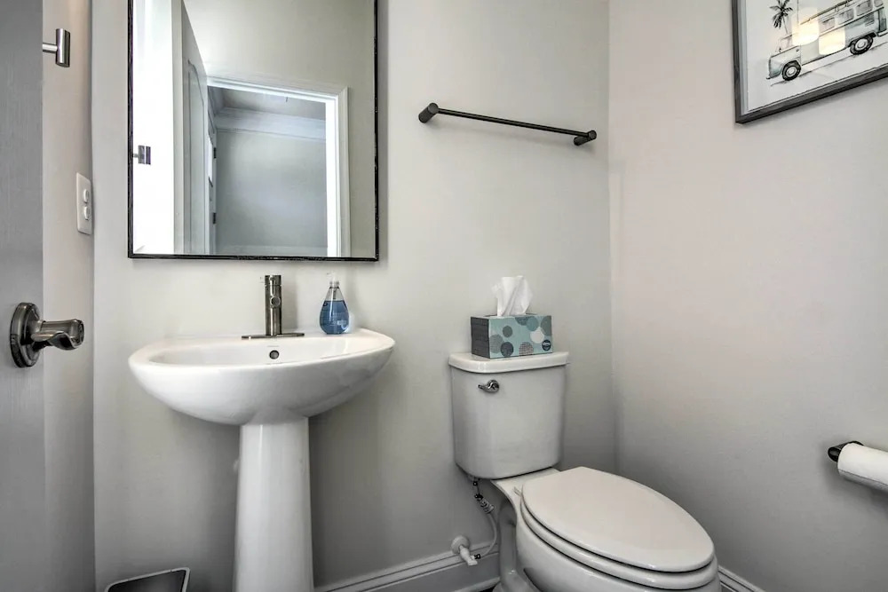 Beach Shuttle & Pool: Bishop's Landing Townhome