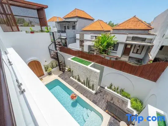 Alisa Villa - Pool Retreat with Rooftop Lounge close to Beach