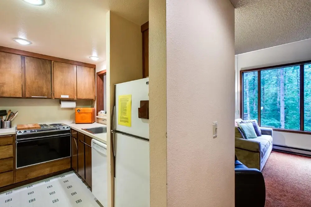 Snowater Condo #85 - Deluxe two Story Condo!