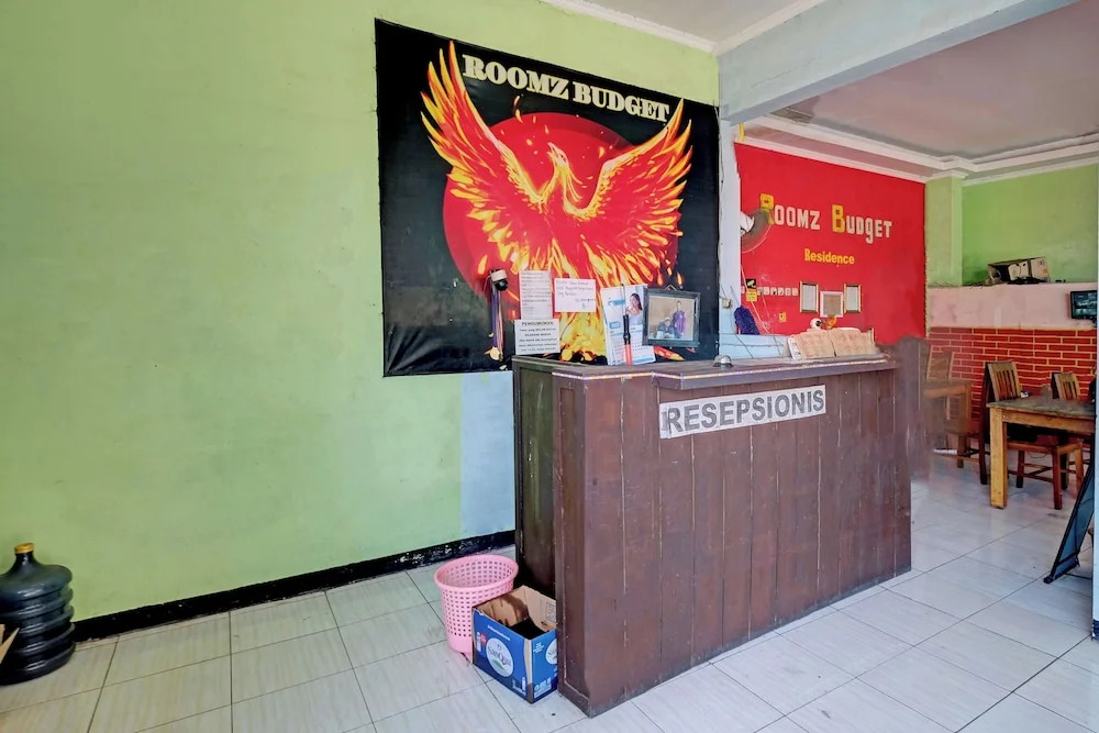 OYO Life 92877 Hotel Rainbow 7296