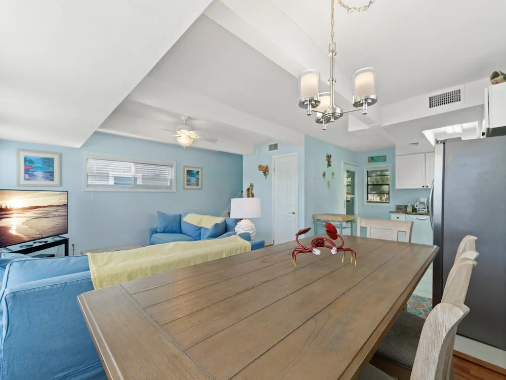 Sunset Beach House by Vtrips