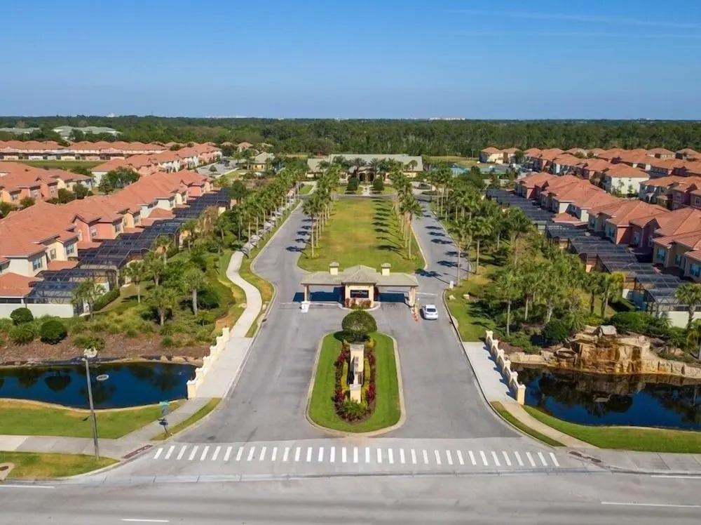 Spacious Family Getaway W/ Resort-3154pp 5 Bedroom Home by RedAwning