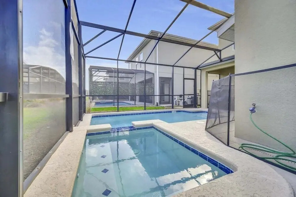 2758bd · Dazzling 5BR Villa in Storey Lake With Pool & Spa