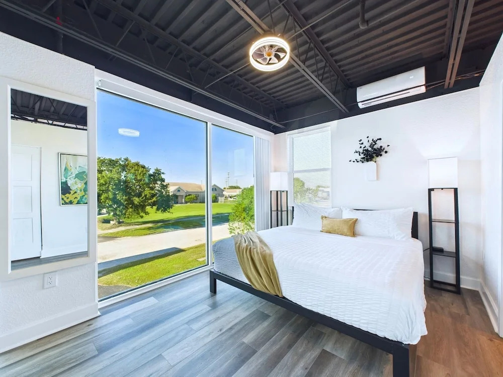 Rocket Launch View Loft Near Beach Port-unit 209