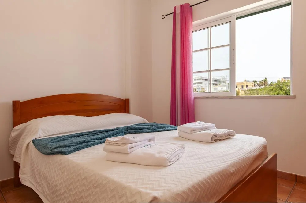 L 02 - Bedroom 2 Western Mos Guesthouse