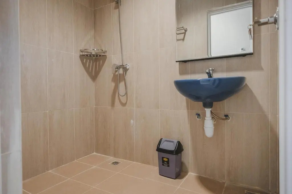 RedDoorz Plus near Ferry Terminal Batam Center