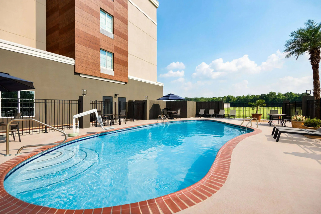 La Quinta Inn & Suites by Wyndham Gonzales LA