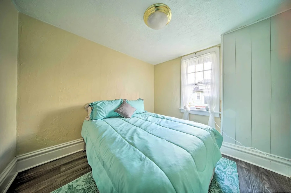 Historic Family Home 2 Mi to Lake Erie & Zoo!
