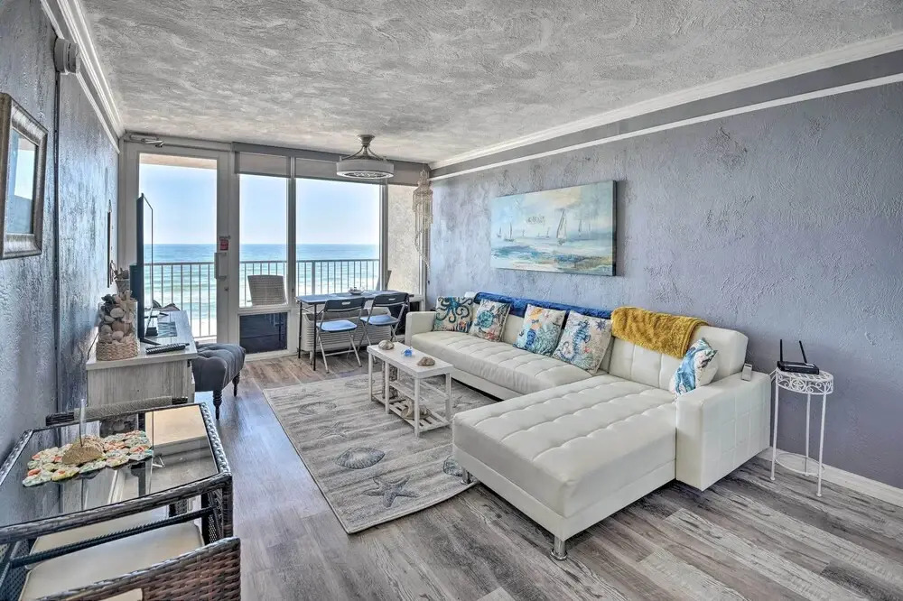 Walk to Ocean: Bright Daytona Beach Condo!