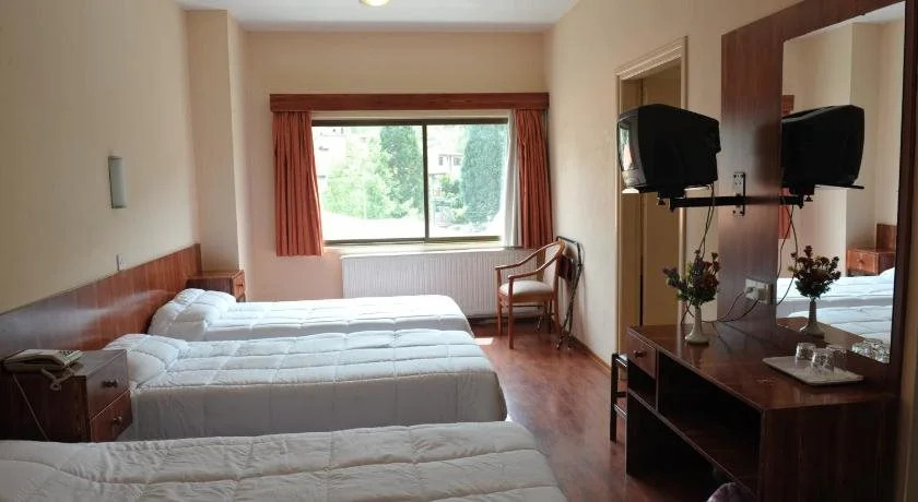 Ekali Hotel