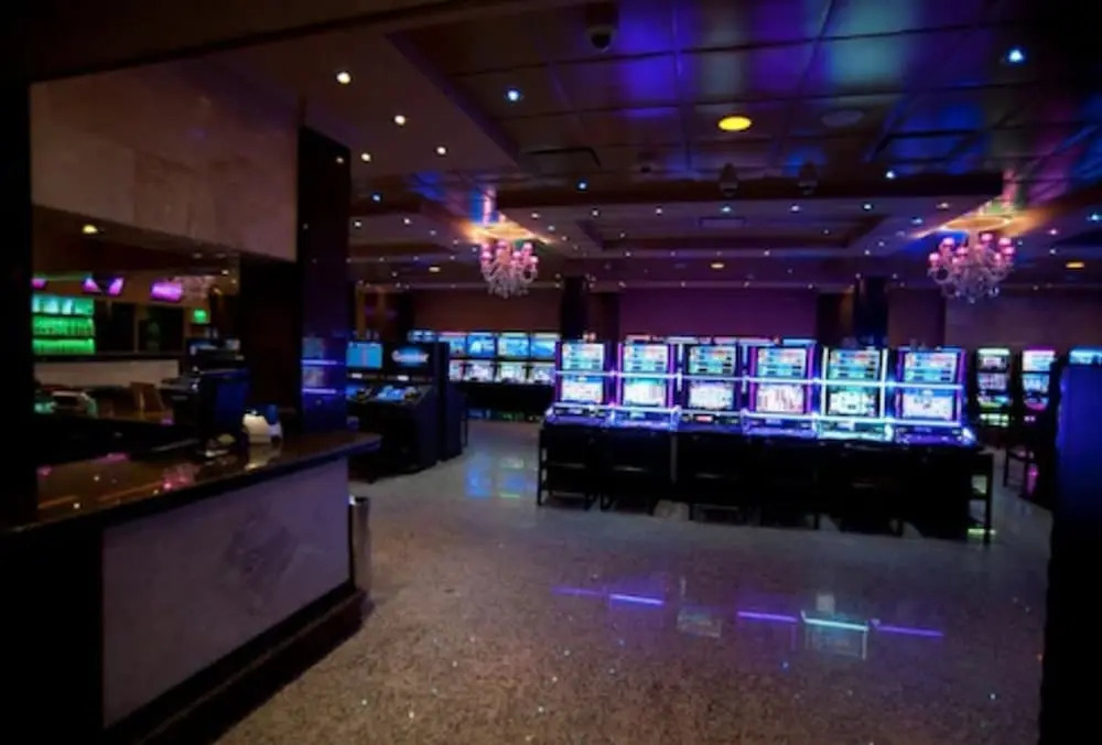 Status Hotel