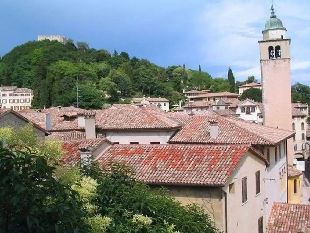 Modern Farmhouse in Pagnano Italy near Forest