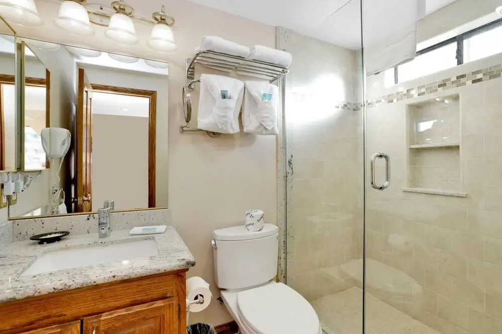 2248-forest Shores Lake View Condo 2 Bedroom Home by RedAwning