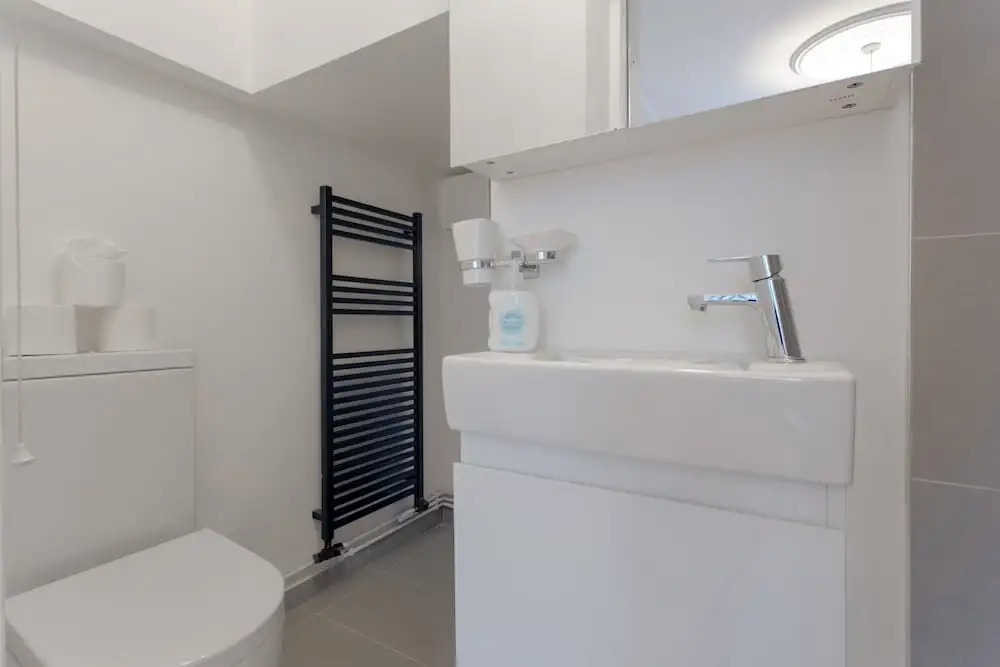 3 Bedroom House With Garden in Brondesbury