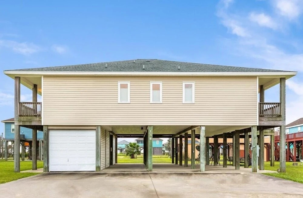 My Favorite Beach House 3 Bedroom Home by RedAwning
