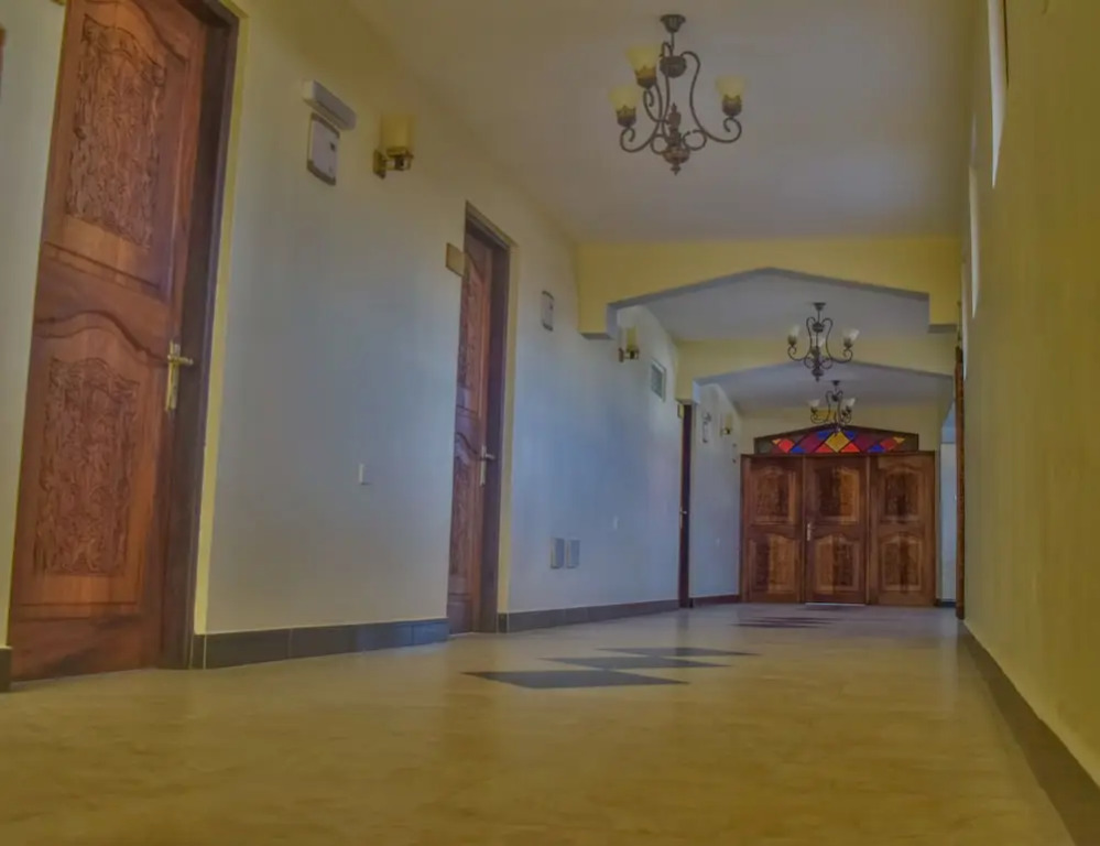 Tembo House Hotel