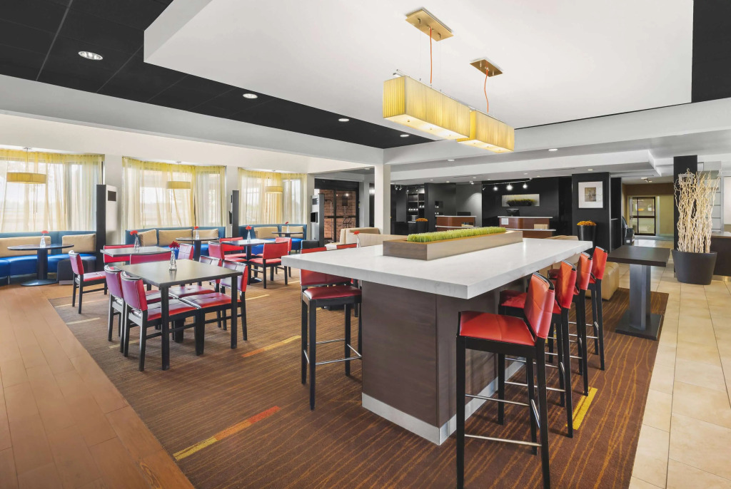 Super 8 by Wyndham Dallas Love Field Airport