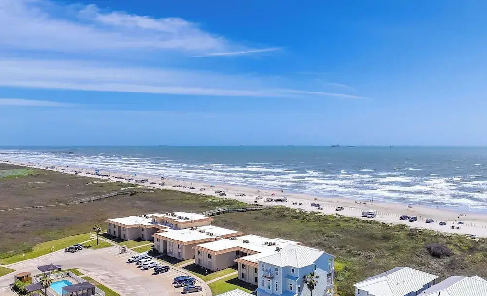 Beachfront Condo w/ Pool Access in Port Aransas