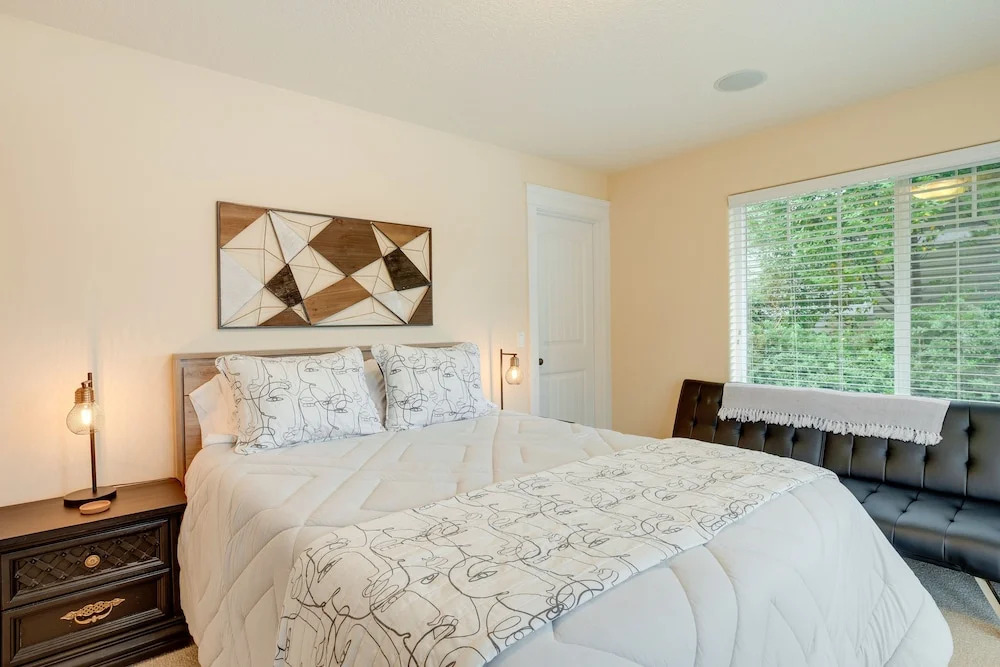 Cozy Waldport Vacation Rental: Steps From the Bay!
