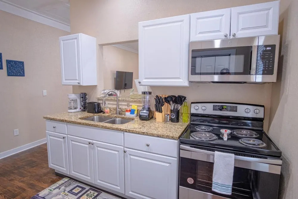 Fabulous Newly Renovated 1br/1ba Near Downtown