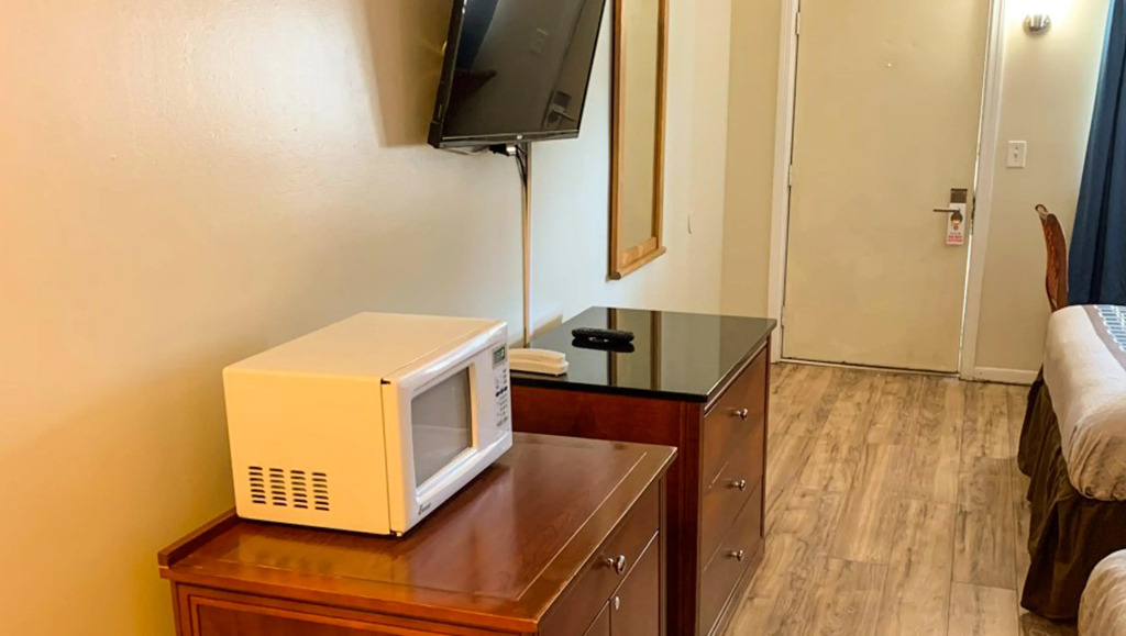 Hampton Motor Inn