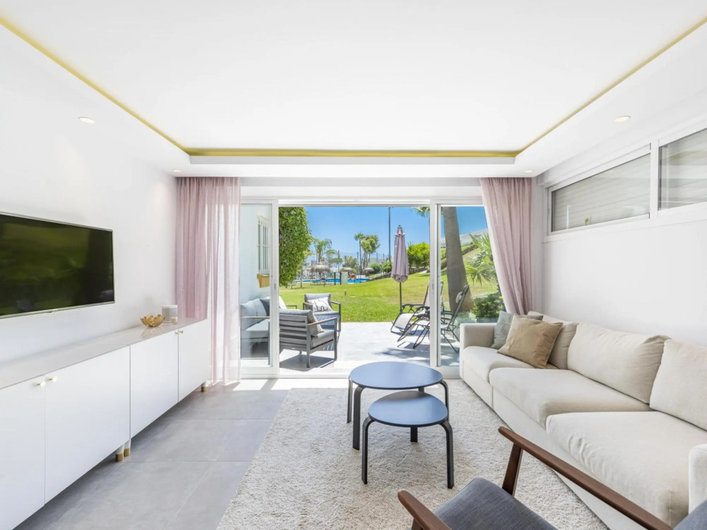 Azahara1 Beautiful apartment frontline golf