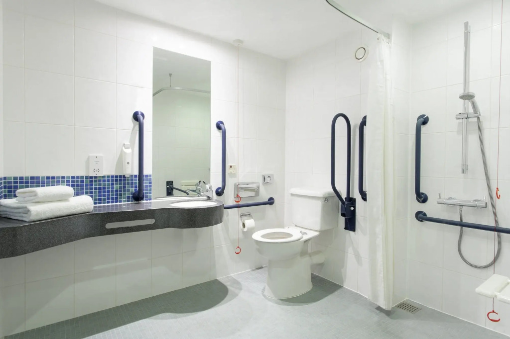 Holiday Inn Express Cheltenham by IHG