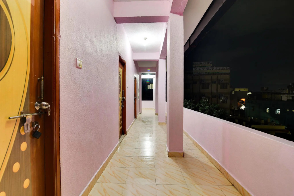SPOT ON 48566 R.R Residency