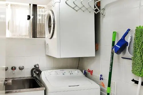 Monterey Lodge Unit 10, 27 Warne Terrace. Kings Beach