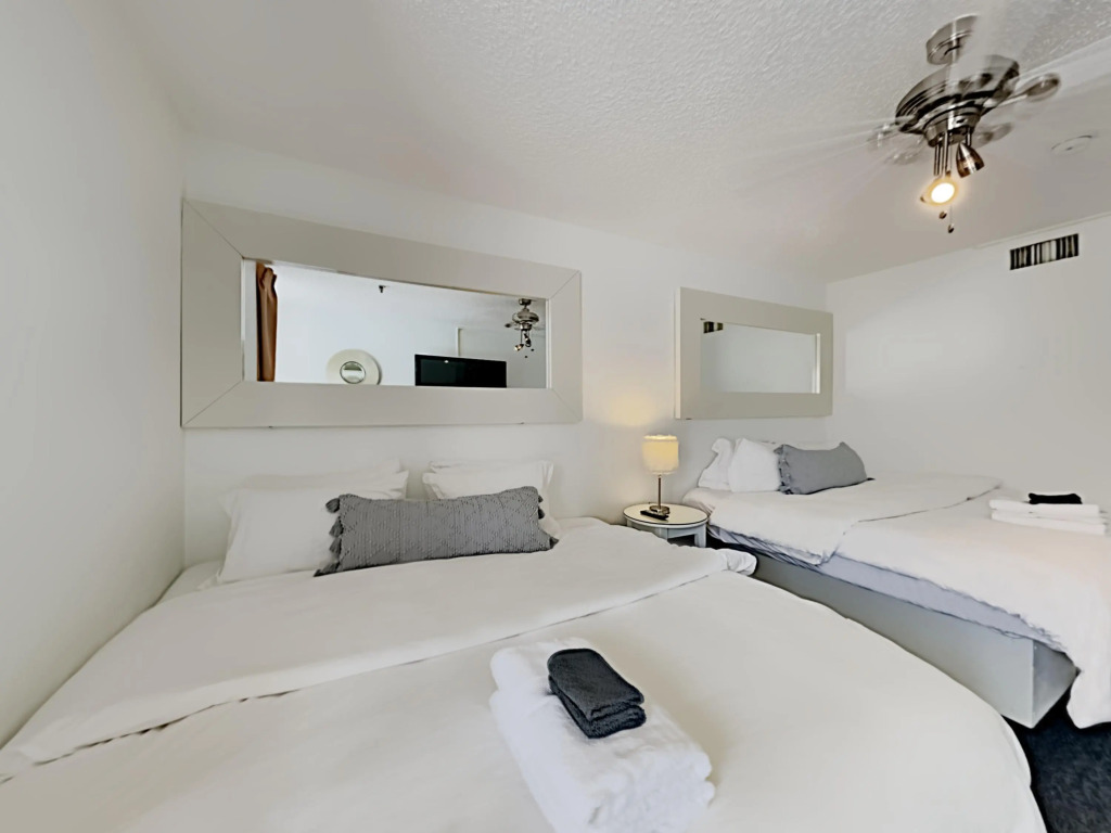 2 Room Celebration Disney Poolside Spa-golf Condo