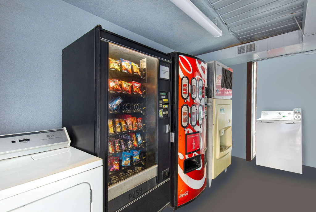 Super 8 by Wyndham Nashville West
