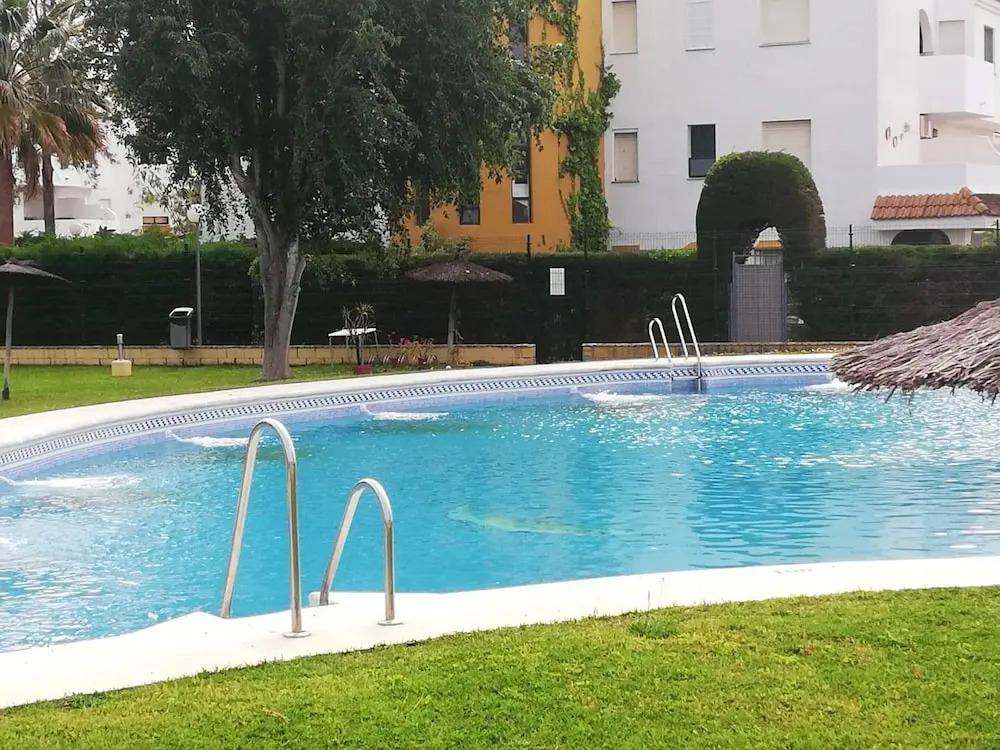 House with 2 Bedrooms in Chiclana de la Frontera, with Shared Pool And Enclosed Garden