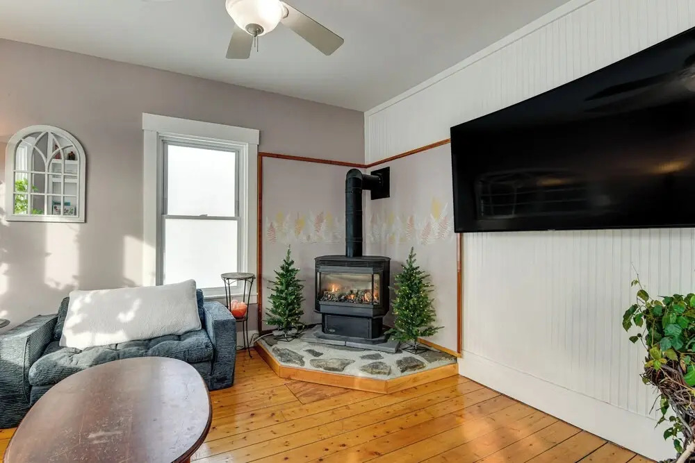 Green Mountain Views! Lowell Getaway Near Skiing