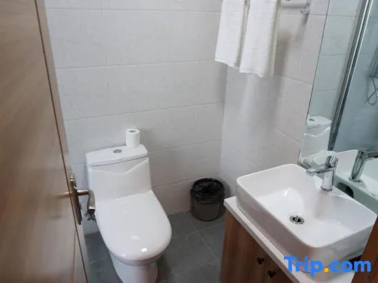 Yanzhou Renyue Hotel