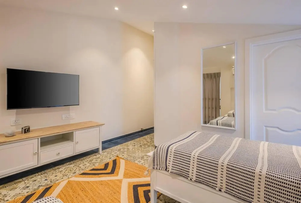 5bhk With Pool 1 5 km From Thalassa Casa Amour