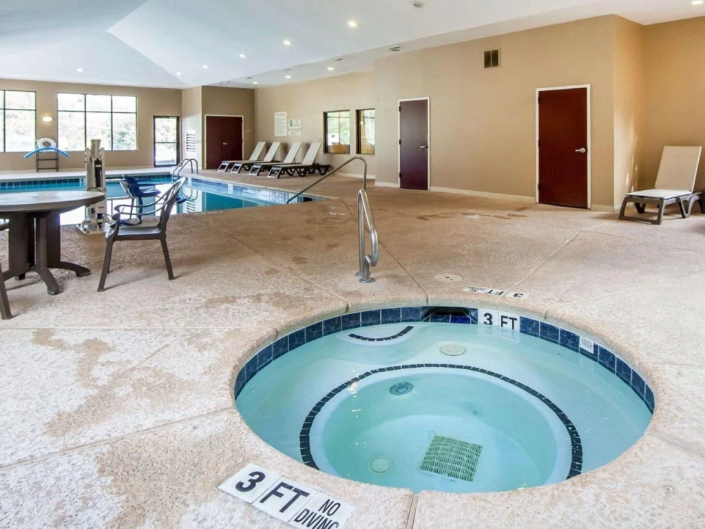 Comfort Suites