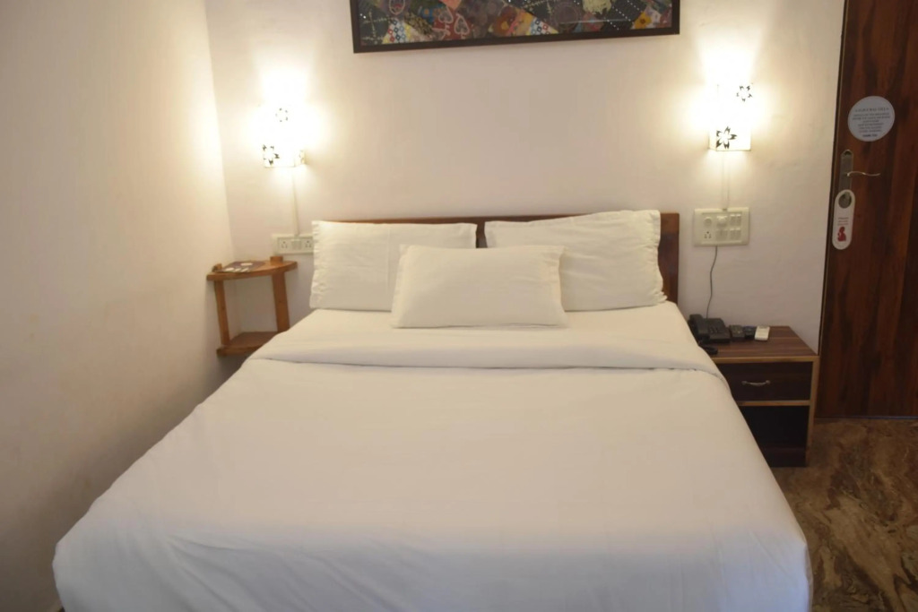 Laliguras Villa Beachside Escape - 100m from Candolim Beach