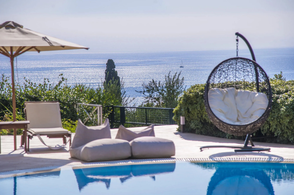 Colonides Retreat Sea & Silence