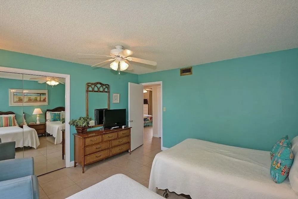 Shoreline 3036 Condo by RedAwning