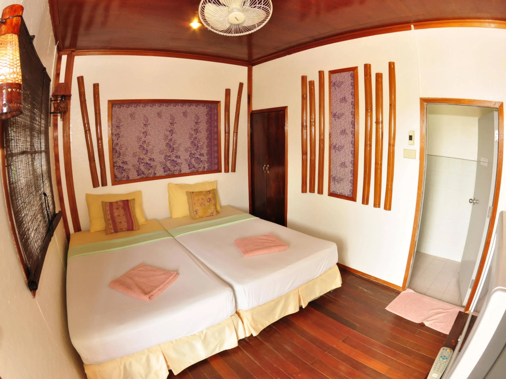 Phi Phi October House