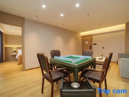 Meihao EZZI Hotel (Yuxi Xinping Ethnic Square)
