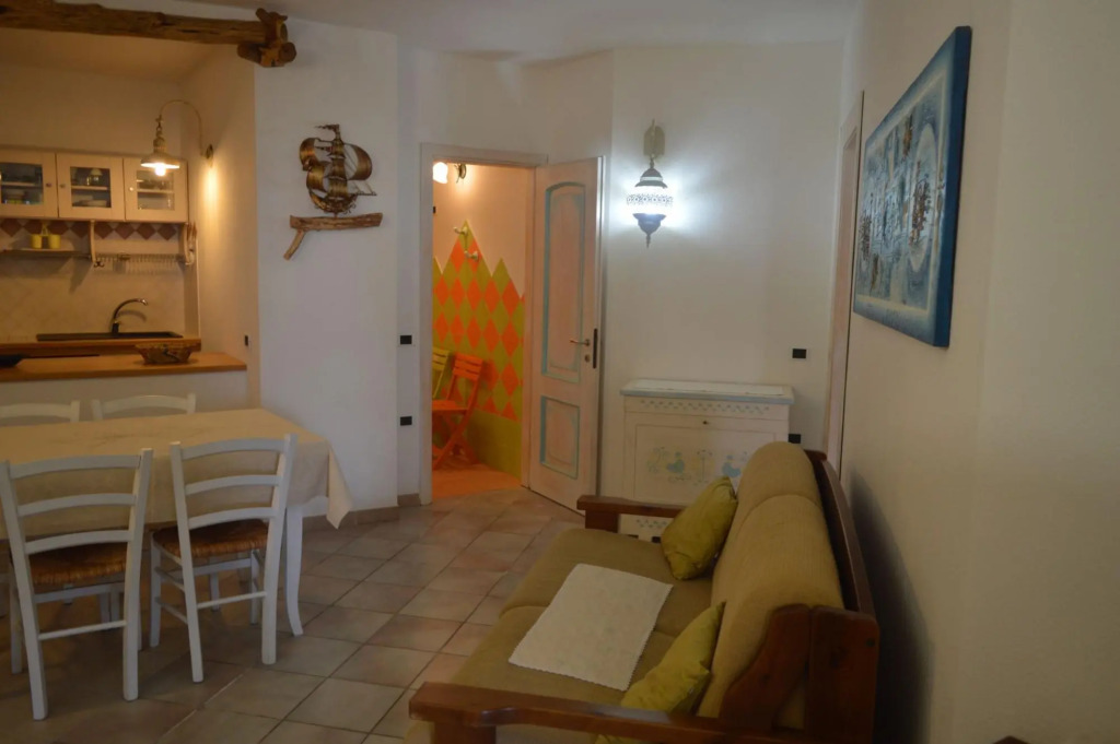 Apartment surrounded by greenery 5 minutes on foot from the beaches of Baia Caddinas and the large s-S'Abba e sa Pedra