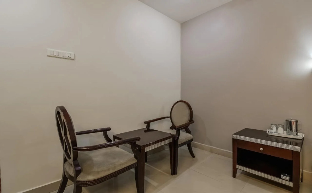 OYO 5231 M V Boutique Hotel