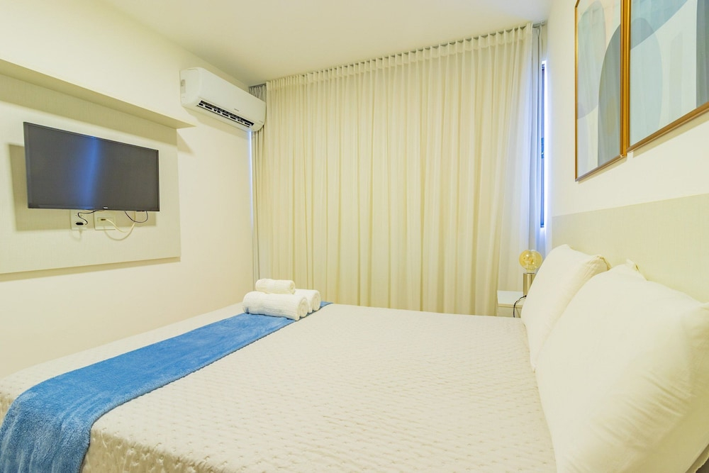 Beach Class Boa Viagem #2401 - Apt by Carpediem