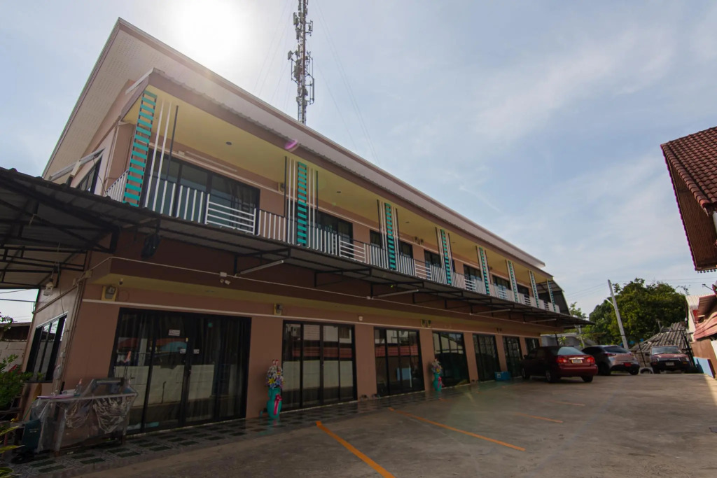 Brown Home Sattahip @ 19