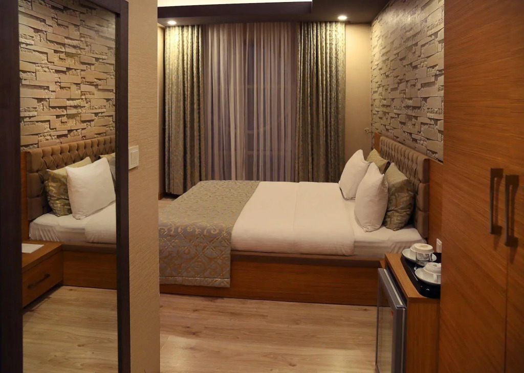 Paris Park Hotel