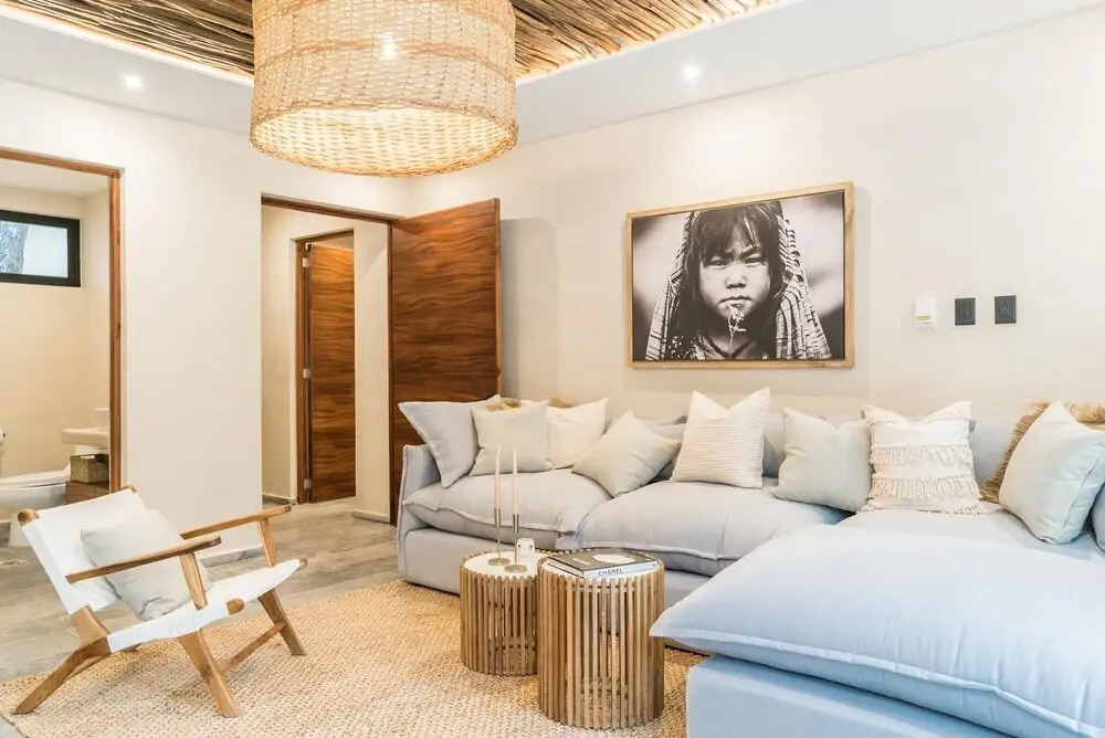 Luxurious Stylish 3BR Apartment Exceptional Location Private Pool Uncovered Patio