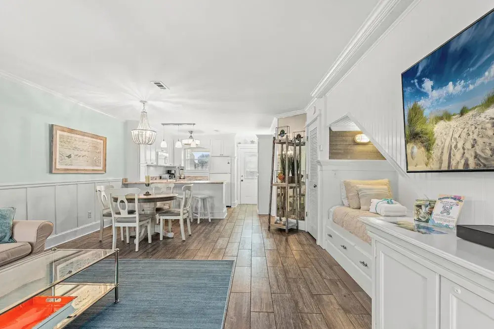 Searenity Awaits: 2-bd, 2-ba Coastal Escape! Perfect for 5! Pet Friendly!