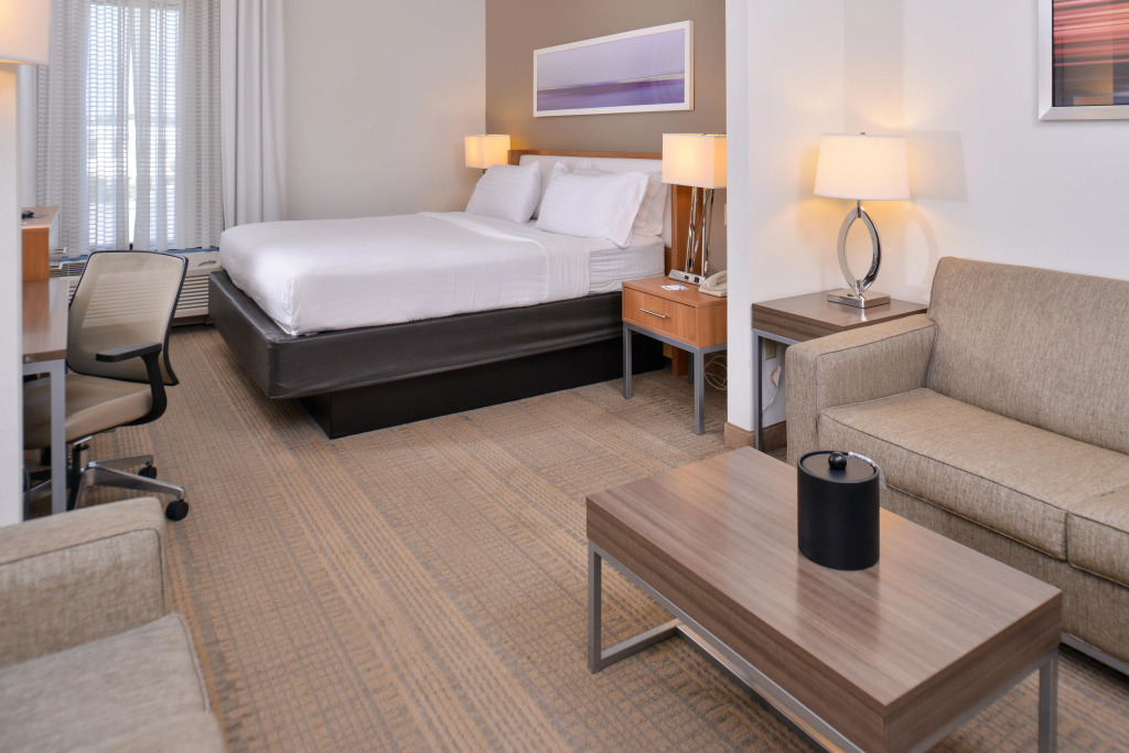 Holiday Inn Express and Suites New Orleans Airport by IHG
